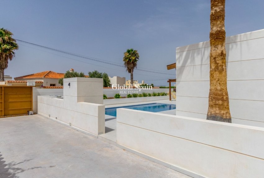 Odsprzedaż - Willa -
TORREVIEJA - 