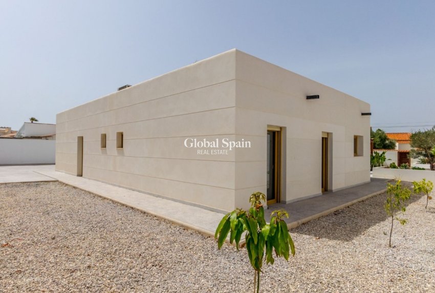 Odsprzedaż - Willa -
TORREVIEJA - 