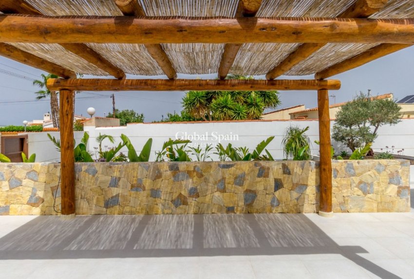 Odsprzedaż - Willa -
TORREVIEJA - 