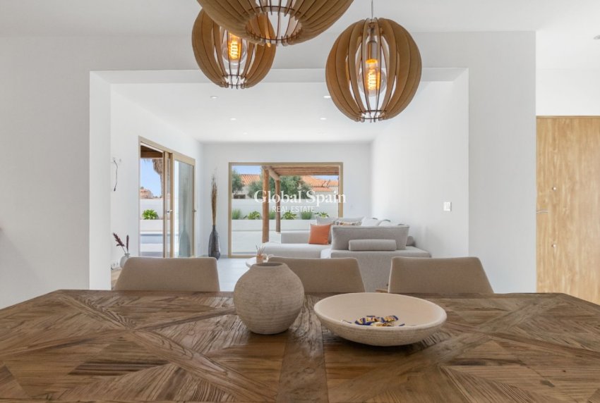 Odsprzedaż - Willa -
TORREVIEJA - 