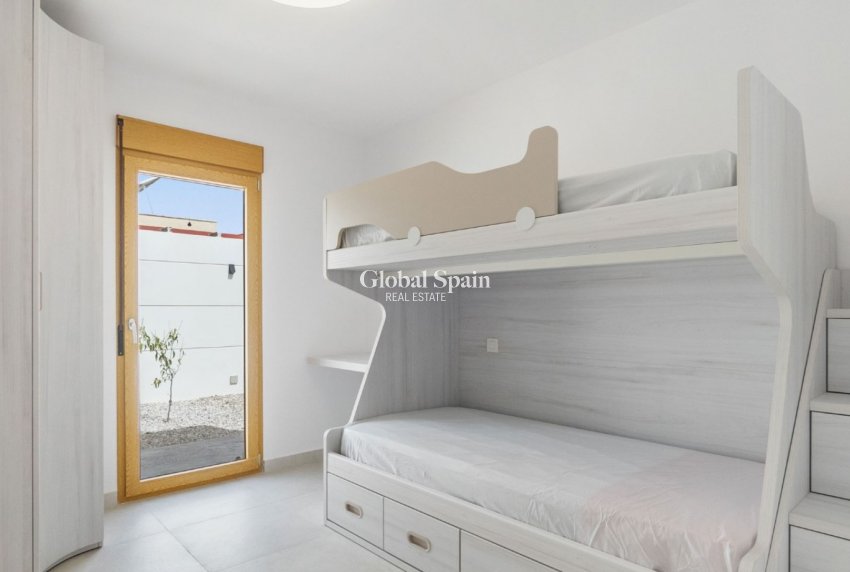 Odsprzedaż - Willa -
TORREVIEJA - 