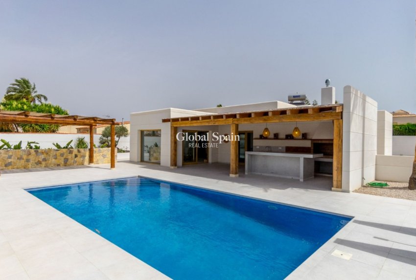 Odsprzedaż - Willa -
TORREVIEJA - 