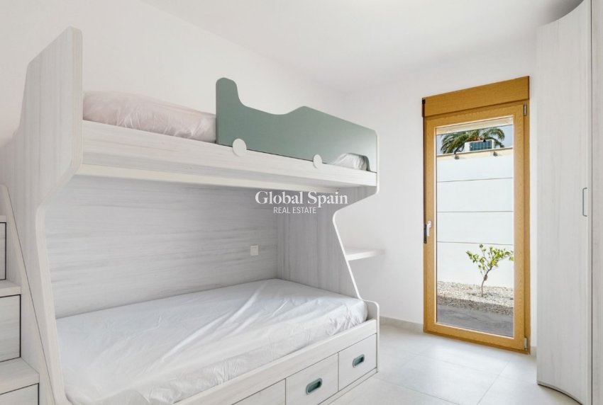 Odsprzedaż - Willa -
TORREVIEJA - 