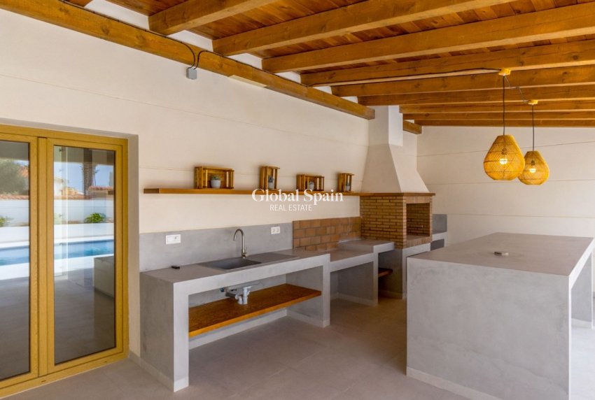 Odsprzedaż - Willa -
TORREVIEJA - 