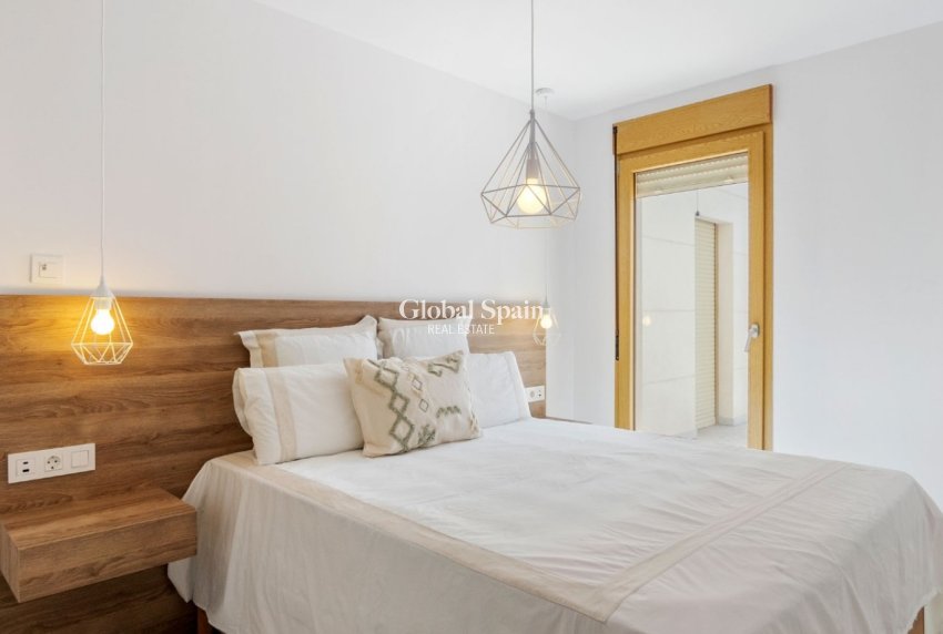 Odsprzedaż - Willa -
TORREVIEJA - 