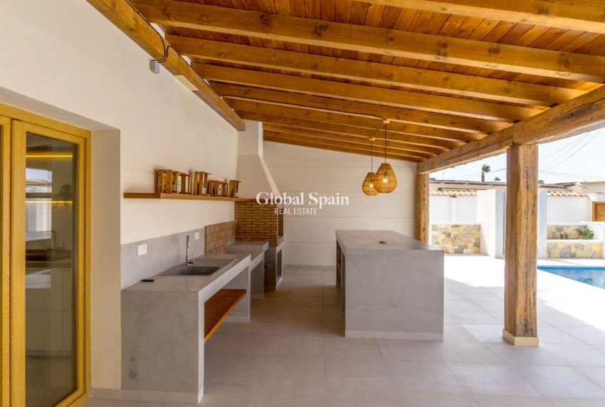 Odsprzedaż - Willa -
TORREVIEJA - 