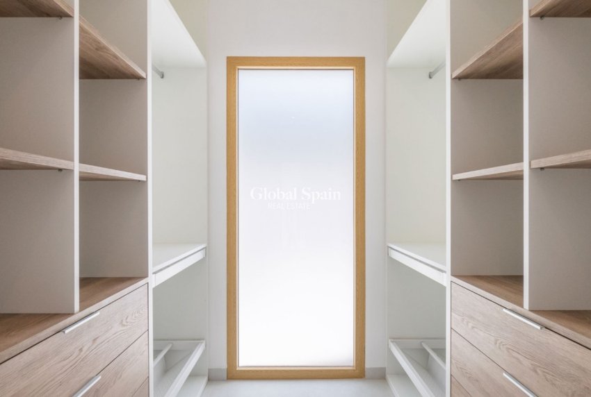 Odsprzedaż - Willa -
TORREVIEJA - 