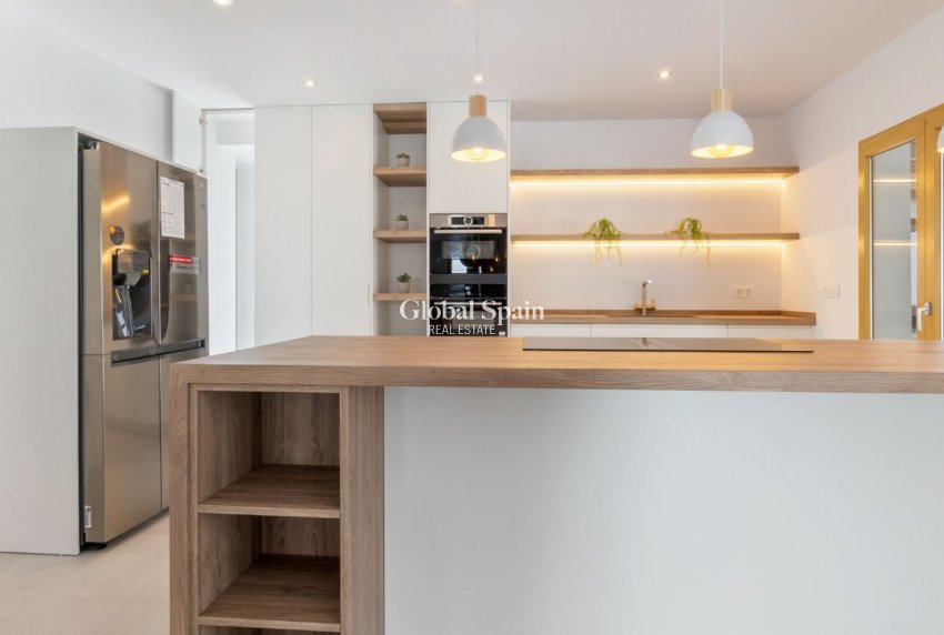 Odsprzedaż - Willa -
TORREVIEJA - 