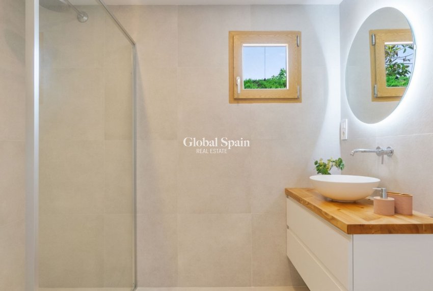 Odsprzedaż - Willa -
TORREVIEJA - 