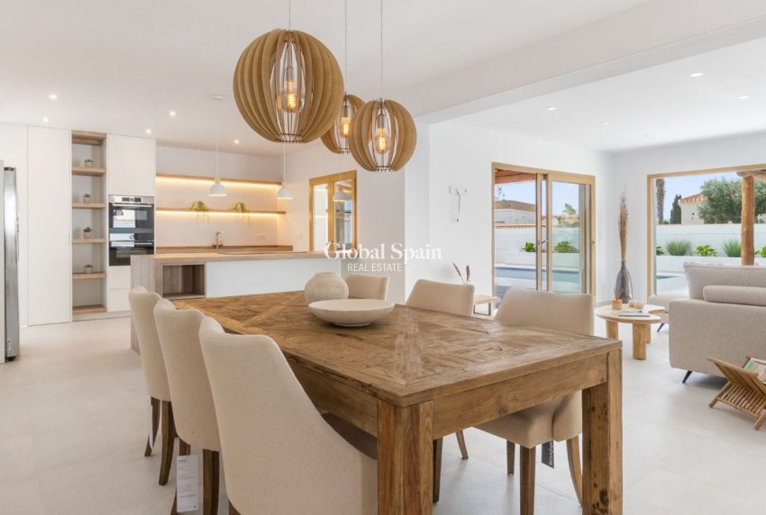 Odsprzedaż - Willa -
TORREVIEJA - 