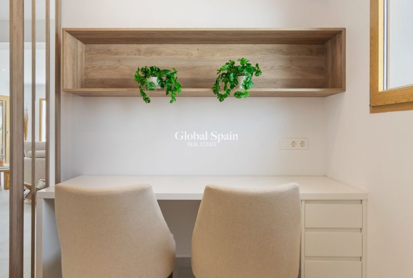 Odsprzedaż - Willa -
TORREVIEJA - 