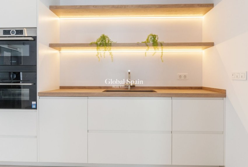 Odsprzedaż - Willa -
TORREVIEJA - 