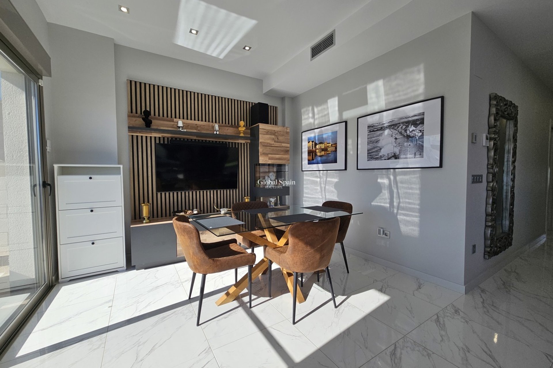 Odsprzedaż - WILLA  -
VILLAMARTÍN - Costa Blanca