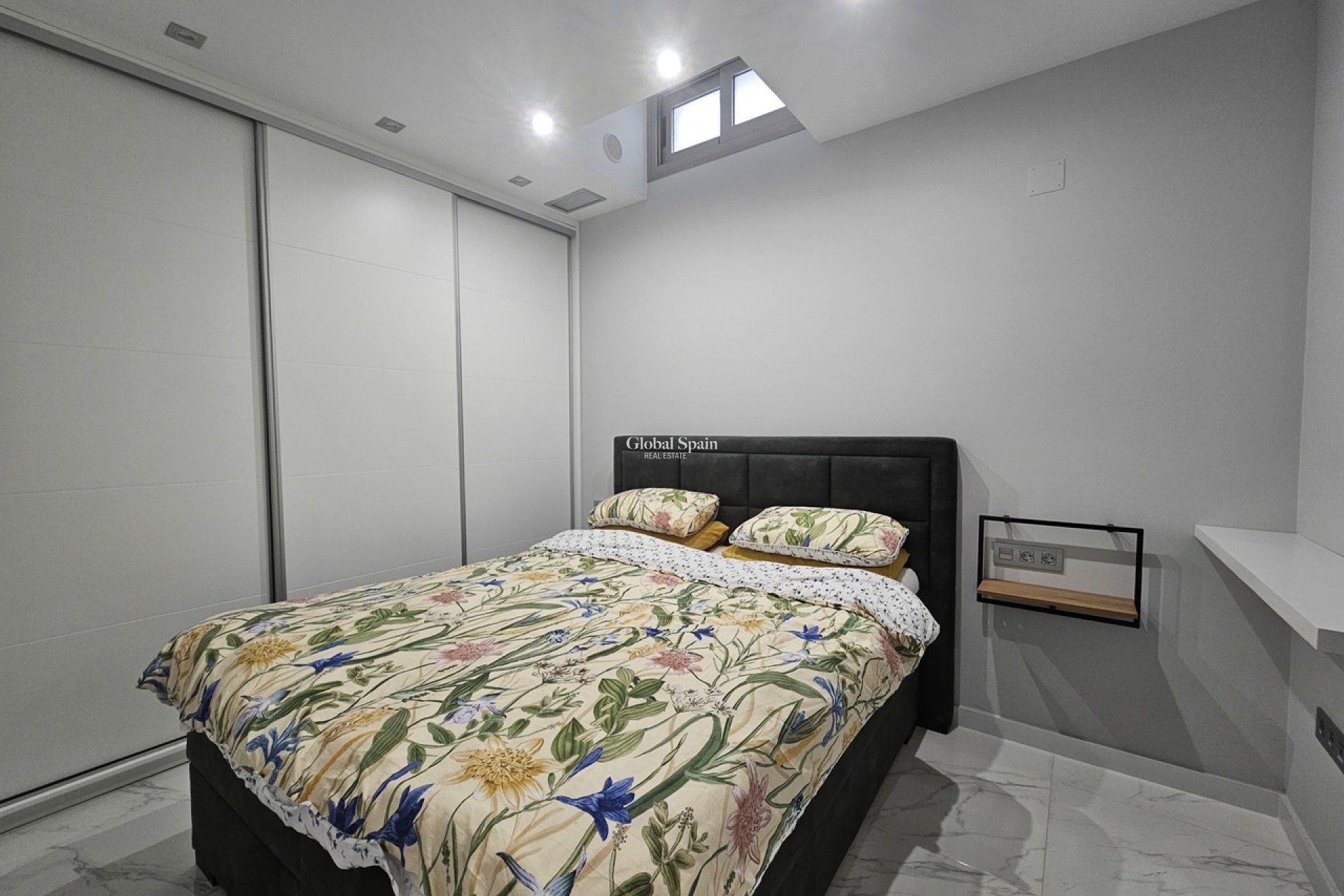 Odsprzedaż - WILLA  -
VILLAMARTÍN - Costa Blanca