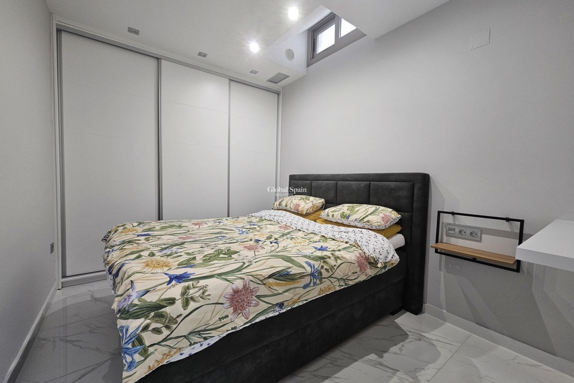 Odsprzedaż - WILLA  -
VILLAMARTÍN - Costa Blanca