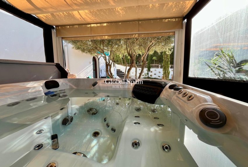 Odsprzedaż - WILLA  -
VILLAMARTÍN - Costa Blanca