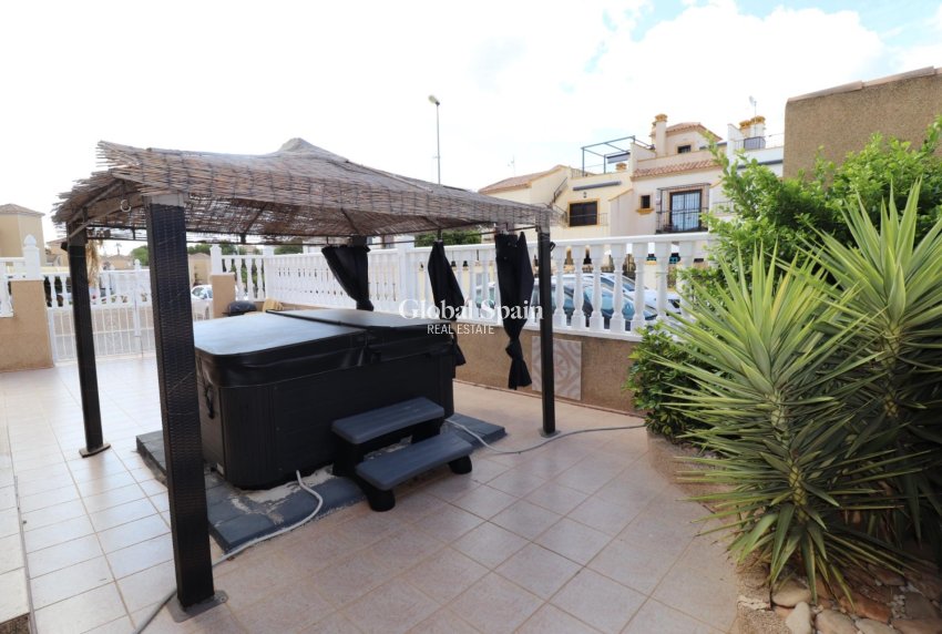 Odsprzedaż - WILLA  -
VILLAMARTÍN - Costa Blanca