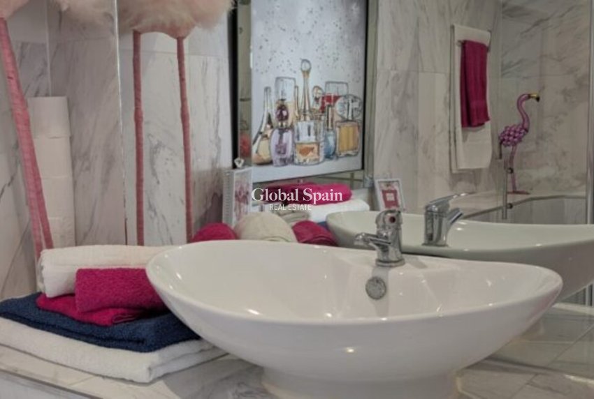 Odsprzedaż - WILLA  -
VILLAMARTÍN - Costa Blanca