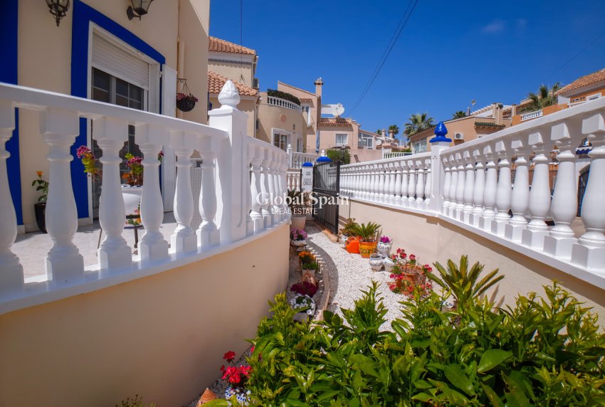 Odsprzedaż - WILLA  -
VILLAMARTÍN - Costa Blanca