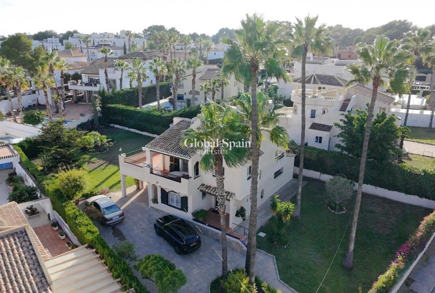 Odsprzedaż - WILLA  -
VILLAMARTÍN - Costa Blanca