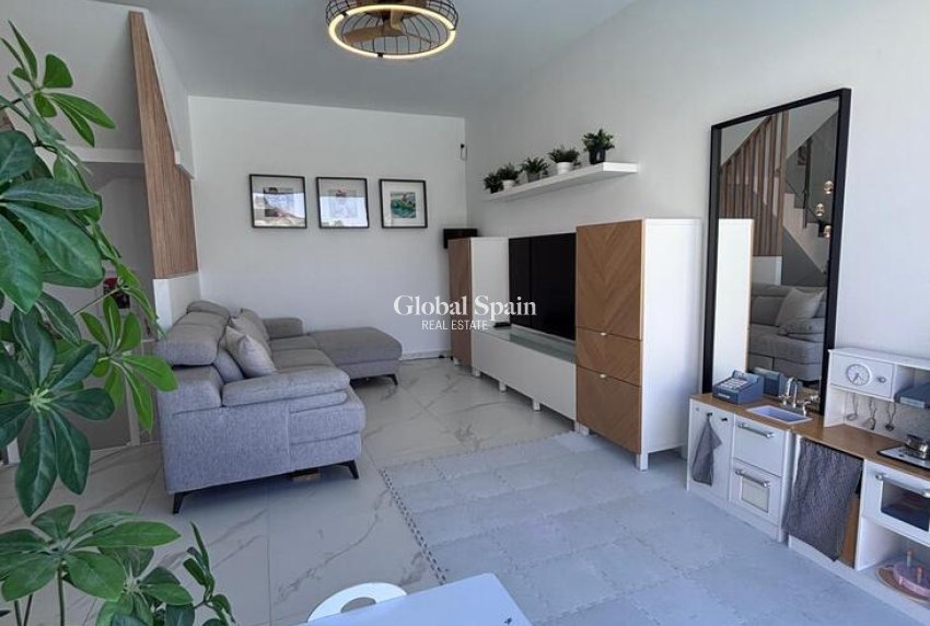 Odsprzedaż - WILLA  -
VILLAMARTÍN - Costa Blanca
