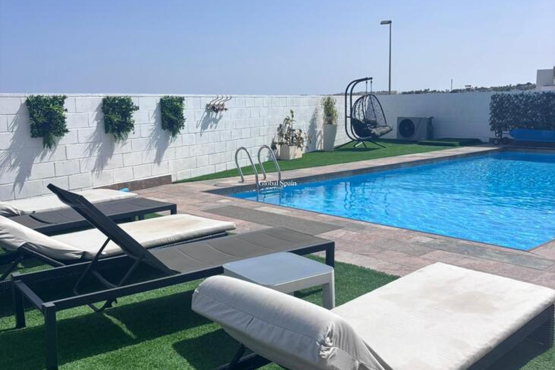 Odsprzedaż - WILLA  -
VILLAMARTÍN - Costa Blanca
