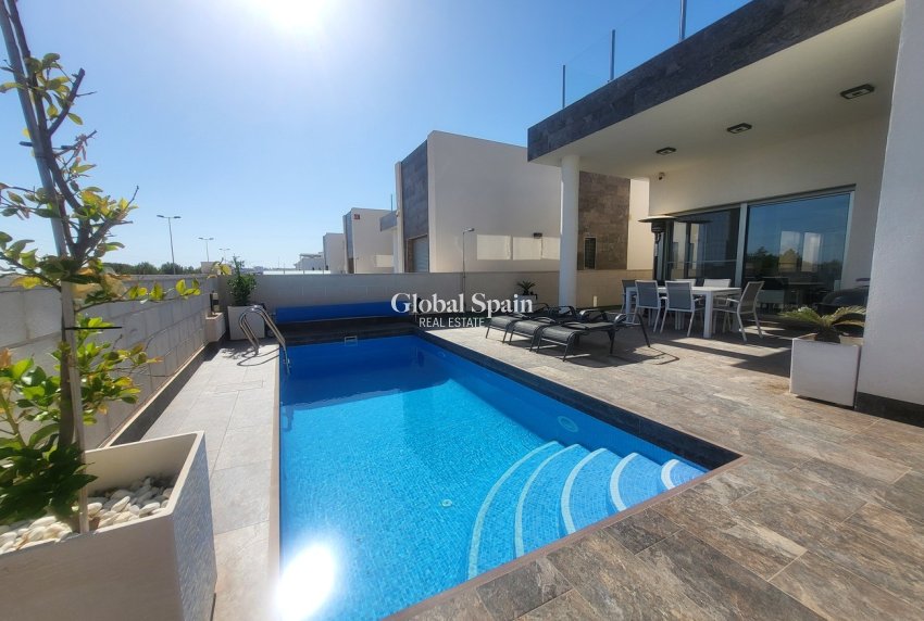 Odsprzedaż - WILLA  -
VILLAMARTÍN - Costa Blanca
