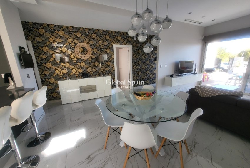 Odsprzedaż - WILLA  -
VILLAMARTÍN - Costa Blanca