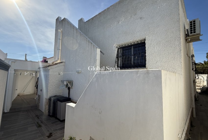 Odsprzedaż - WILLA  -
VILLAMARTÍN - Costa Blanca