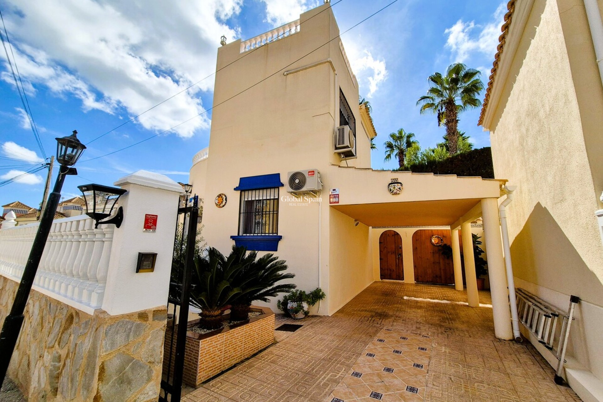 Odsprzedaż - WILLA  -
VILLAMARTÍN - Costa Blanca