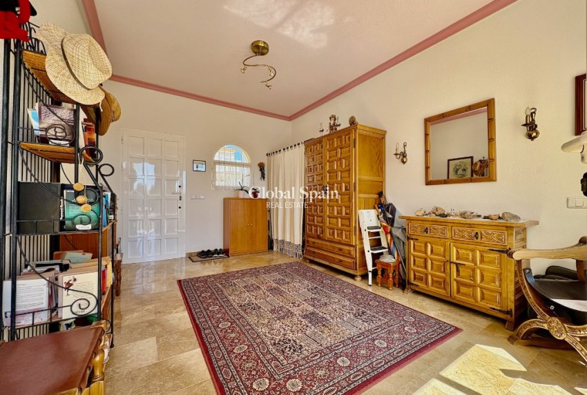 Odsprzedaż - Willa -
VILLAMARTÍN