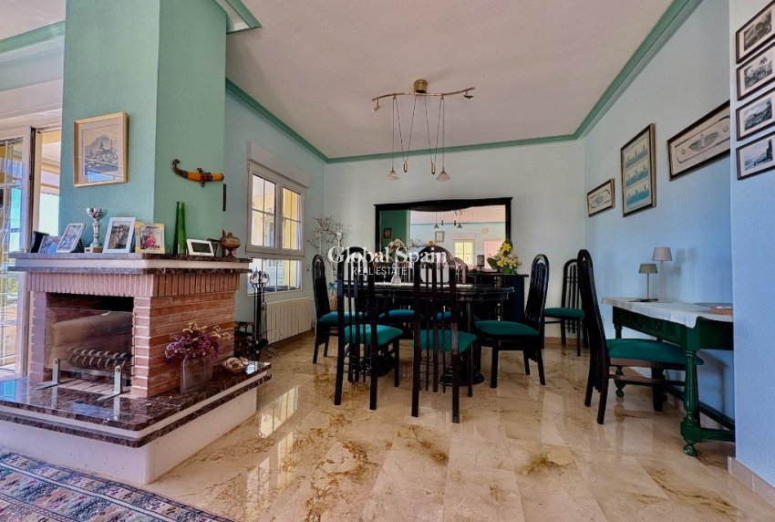 Odsprzedaż - Willa -
VILLAMARTÍN