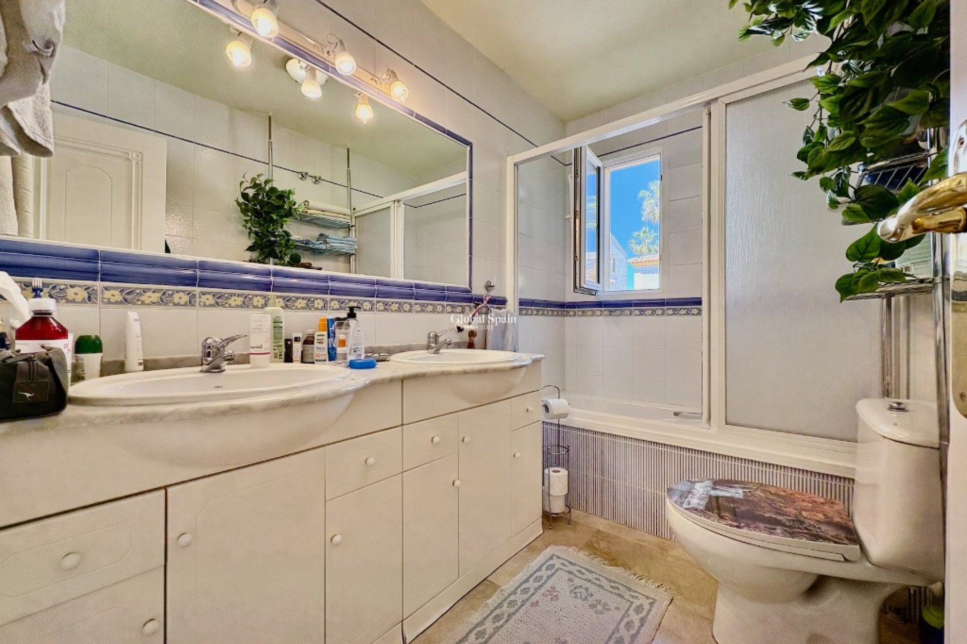 Odsprzedaż - Willa -
VILLAMARTÍN