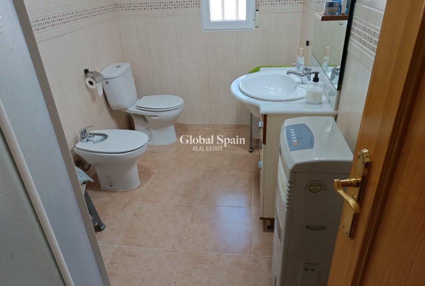 Odsprzedaż - WILLA  -
YECLA - Inland