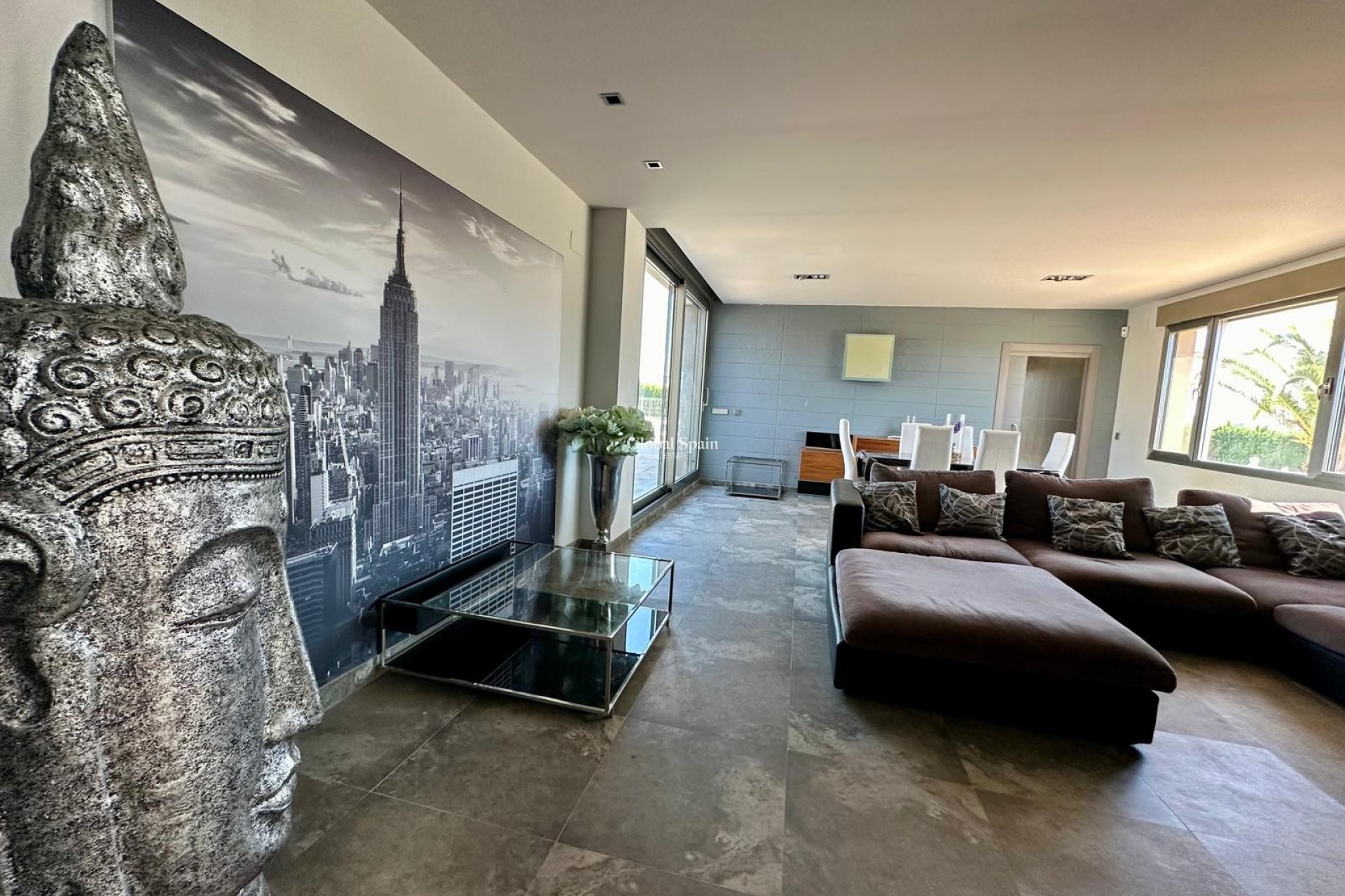 Odsprzedaż - WILLA  -
YECLA - Inland