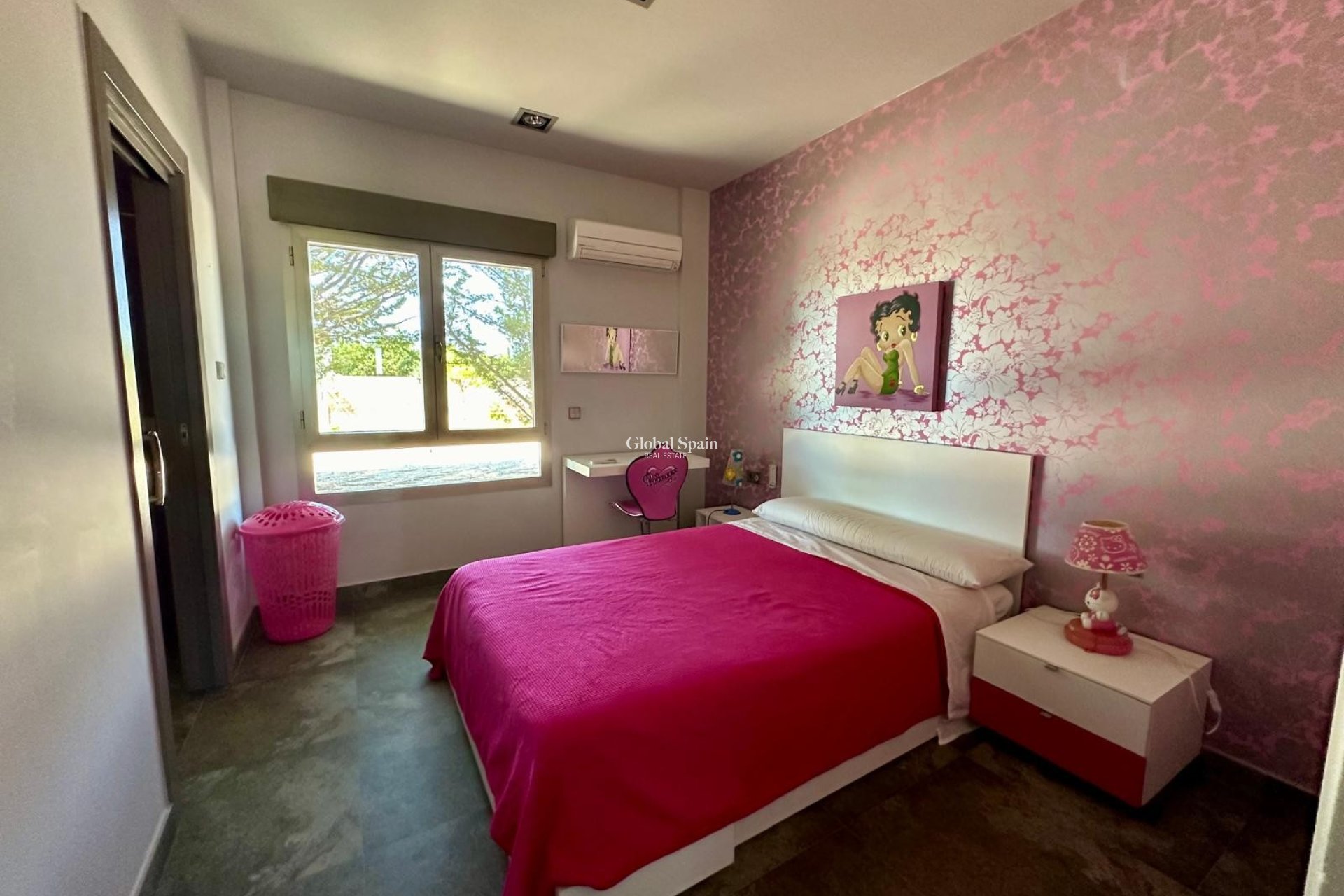 Odsprzedaż - WILLA  -
YECLA - Inland