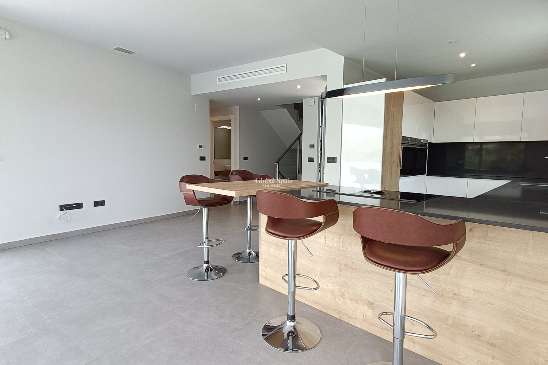 Odsprzedaż - Willa -
