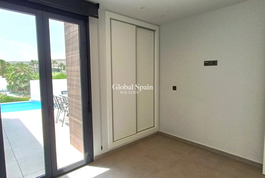 Odsprzedaż - Willa -
