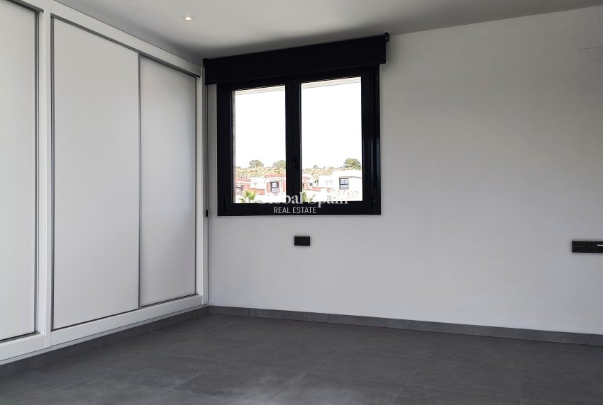 Odsprzedaż - Willa -
