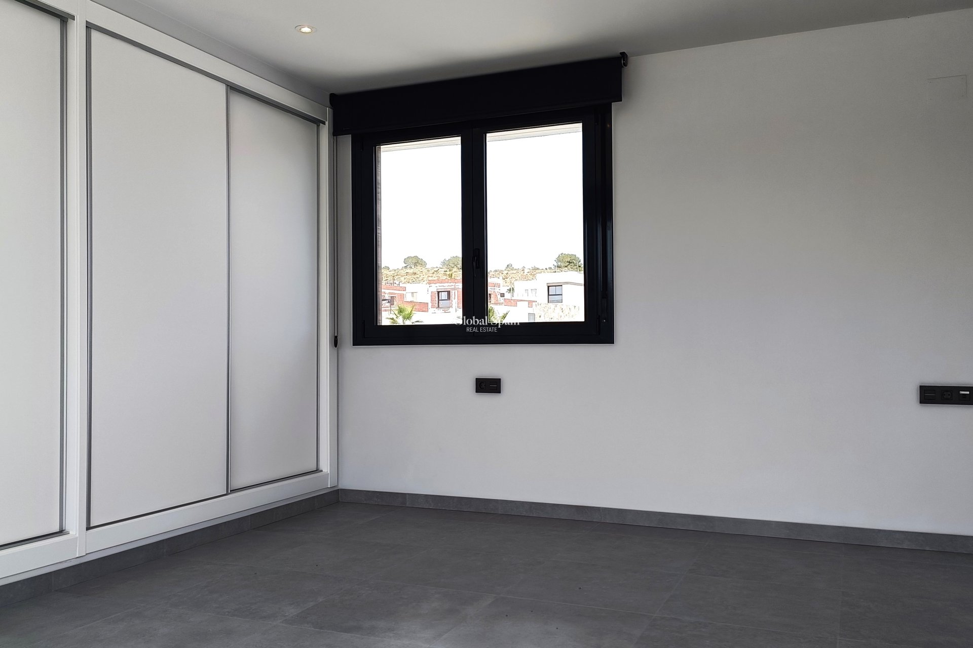 Odsprzedaż - Willa -
