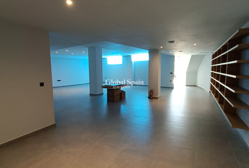 Odsprzedaż - Willa -
