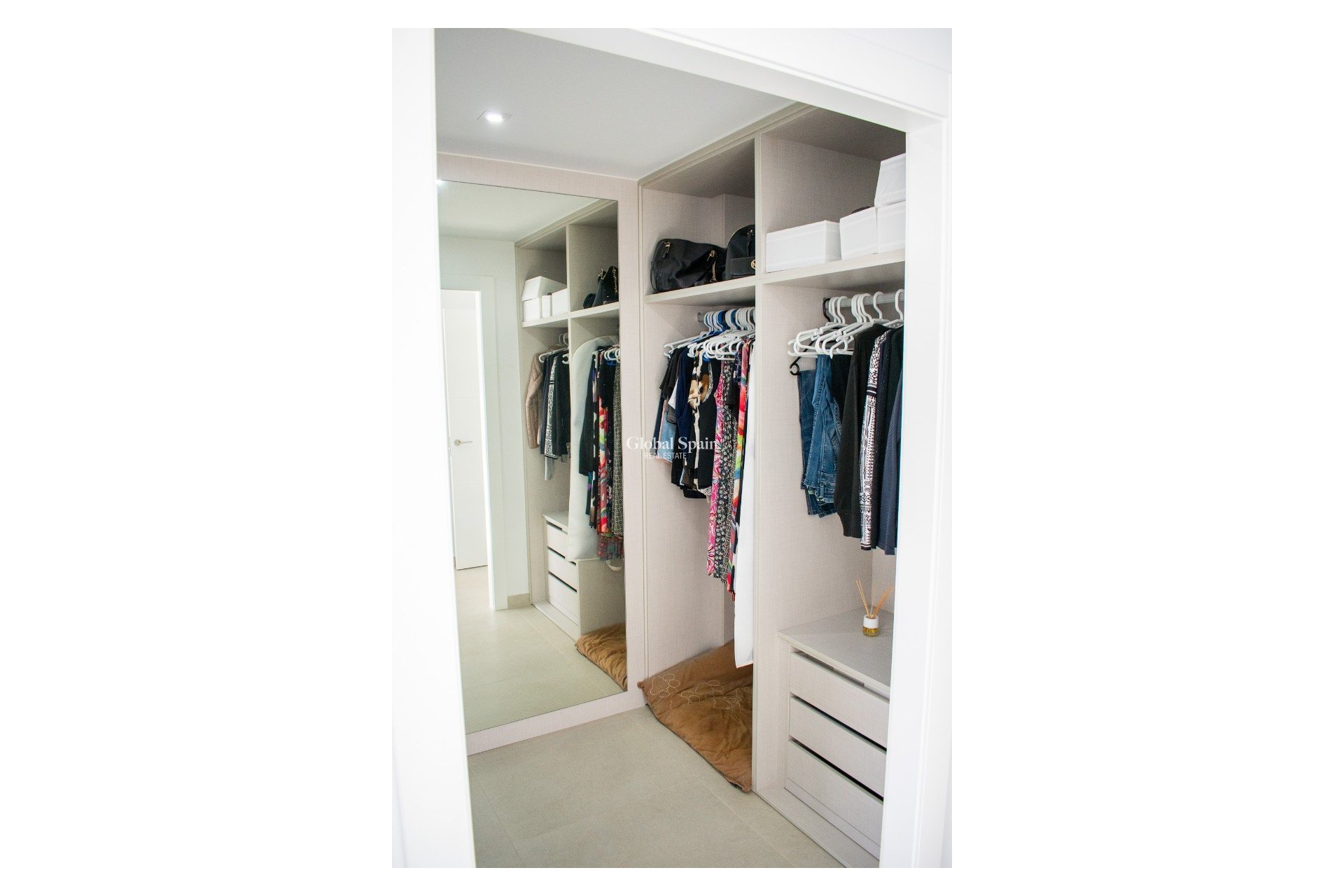 Odsprzedaż - WILLA  -
