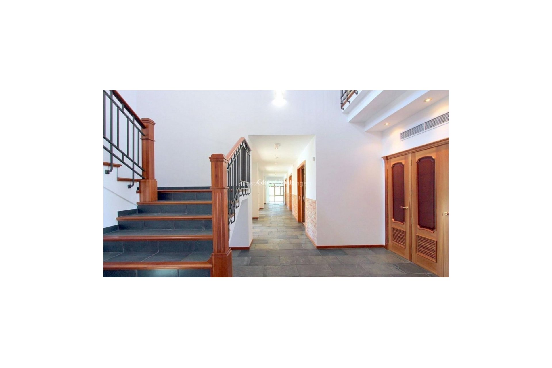 Odsprzedaż - Willa -
