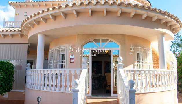 Onafhankelijke villa - Wederverkoop - ORIHUELA COSTA -
                La Zenia