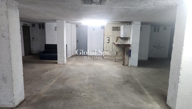 PARKEERPLAATS / GARAGE - Wederverkoop - TORREVIEJA -
                Playa del cura
