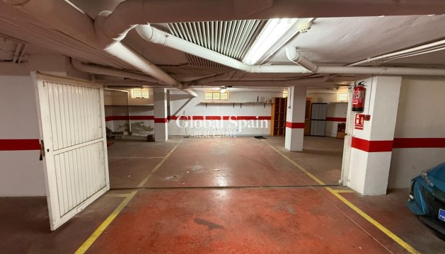 PARKING SPACE / GARAGE - Long Term Rental - TORREVIEJA -
                Centro