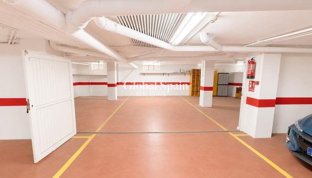 PARKING SPACE / GARAGE - Long Term Rental - TORREVIEJA -
                Centro