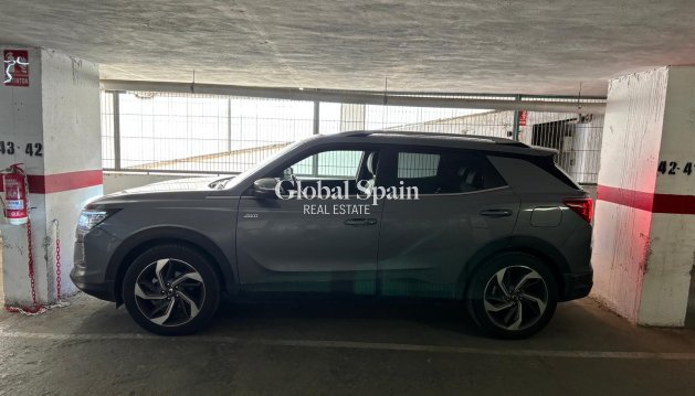 PARKING SPACE / GARAGE - Resale -
                BENIDORM - LH-91321