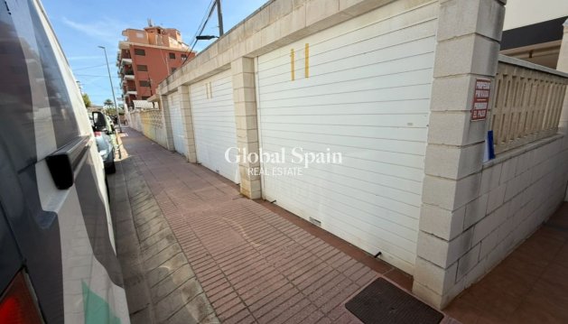 PARKING SPACE / GARAGE - Resale - PILES -
                Playa