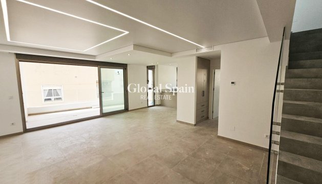 PENTHOUSE - Resale - TORREVIEJA -
                Paseo maritimo